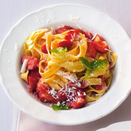 Vanillenudeln mit Erdbeeren Vanillenudeln mit Erdbeeren