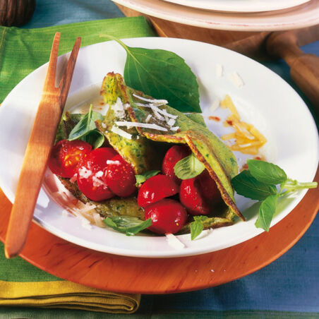 Basilikum-Crêpes mit Cocktailtomaten Basilikum-Crêpes mit Cocktailtomaten