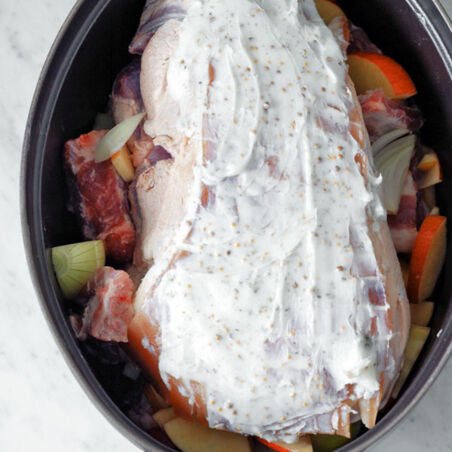 Schweinebraten mit knuspriger Kruste in Biersauce Schweinebraten mit knuspriger Kruste in Biersauce