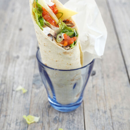 »Gyros«-Wraps mit milder Paprikasalsa »Gyros«-Wraps mit milder Paprikasalsa
