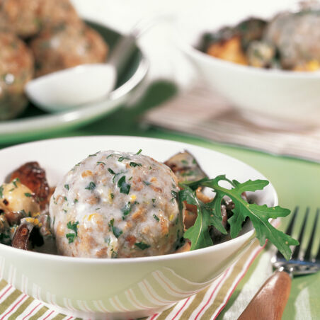 Rucola-Semmelknödel mit Rahmpilzen Rucola-Semmelknödel mit Rahmpilzen