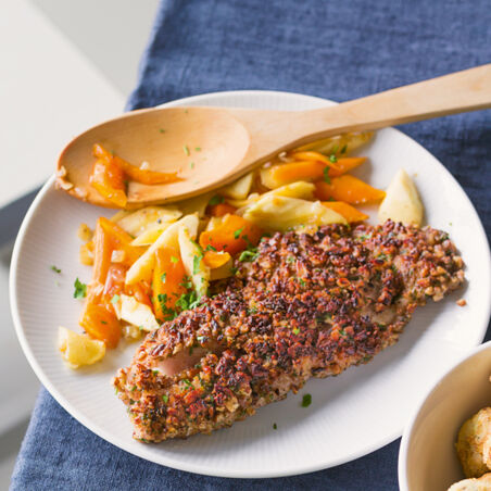 Knusperfisch mit Pastinaken-Möhren-Gemüse Knusperfisch mit Pastinaken-Möhren-Gemüse