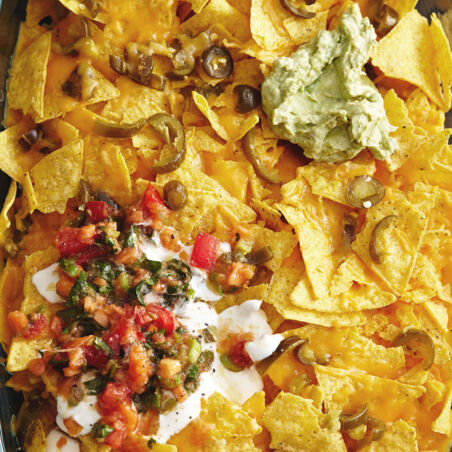 Scharfe Nachos mit Dips
