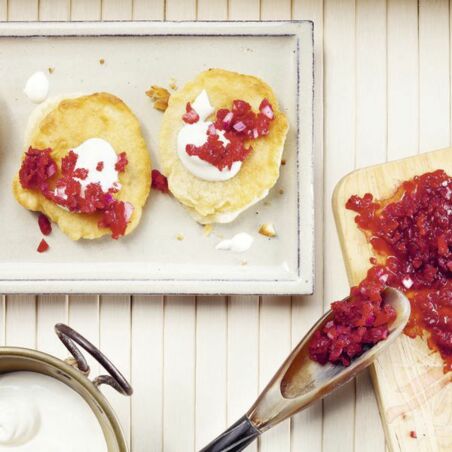 Blini mit Rote-Bete-Kaviar Blini mit Rote-Bete-Kaviar
