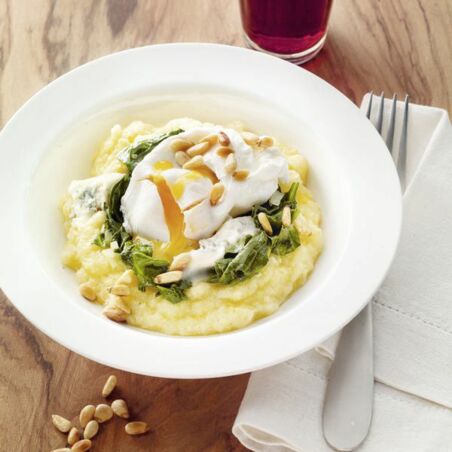 Polenta mit Spinat und verlorenen Eiern Polenta mit Spinat und verlorenen Eiern