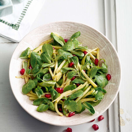 Feldsalat mit Steckrüben und Granatapfel Feldsalat mit Steckrüben und Granatapfel