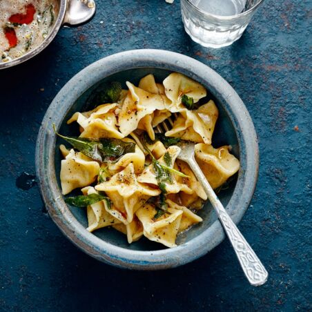Vegetarische Mantı - kleine Schätze aus Nudelteig Vegetarische Mantı - kleine Schätze aus Nudelteig