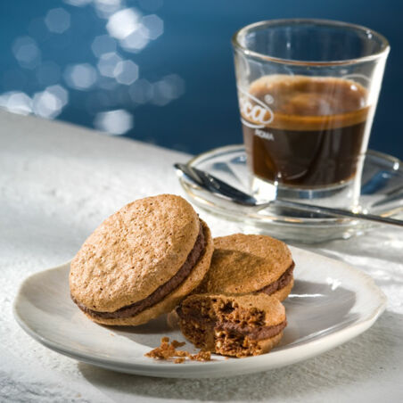 Nussmakronen mit Schokocreme Nussmakronen mit Schokocreme