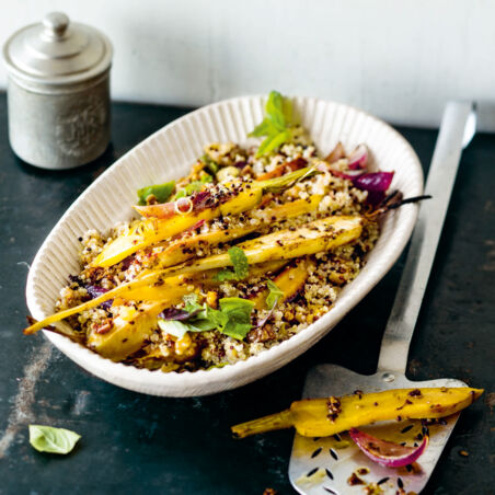 Lauwarmer Quinoa-Röstgemüse-Salat Lauwarmer Quinoa-Röstgemüse-Salat