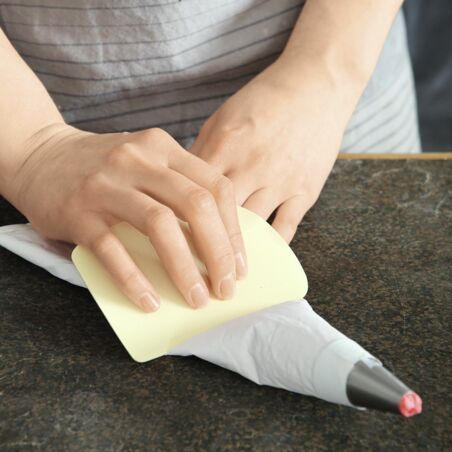 Spritzbeutel befüllen und Spritztüte falten Spritzbeutel befüllen und Spritztüte falten