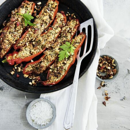 Gefüllte Paprika mit Chilimandeln Gefüllte Paprika mit Chilimandeln