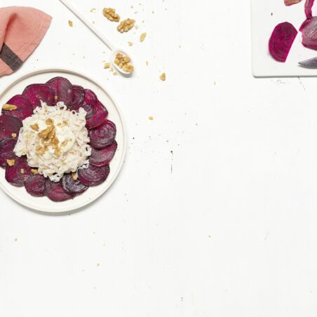 Bete-Carpaccio mit Gorgonzola-Nudeln Bete-Carpaccio mit Gorgonzola-Nudeln