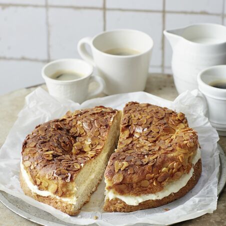 Bienenstich mit Orangenblüten-Creme Bienenstich mit Orangenblüten-Creme