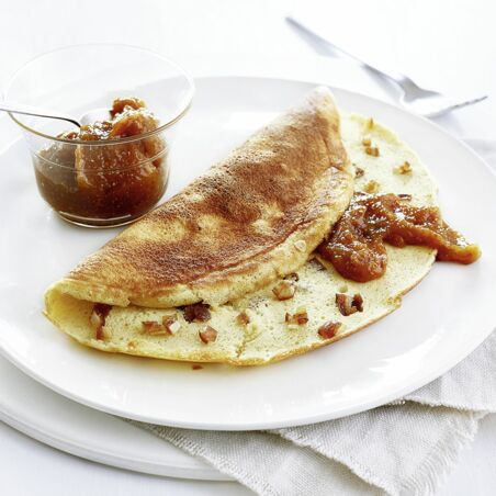 Luftiges Omelett mit Datteln und Feigenhonig Luftiges Omelett mit Datteln und Feigenhonig