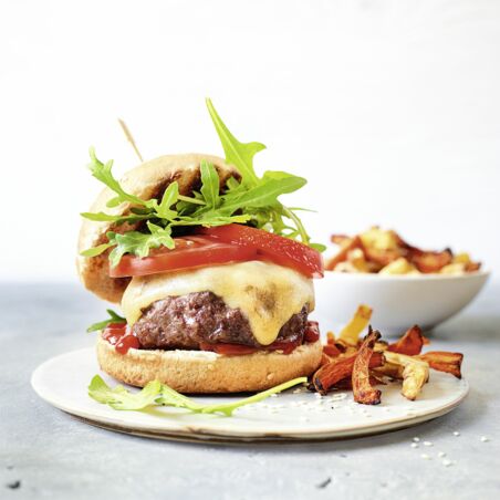 Cheeseburger mit Gemüsefritten Cheeseburger mit Gemüsefritten