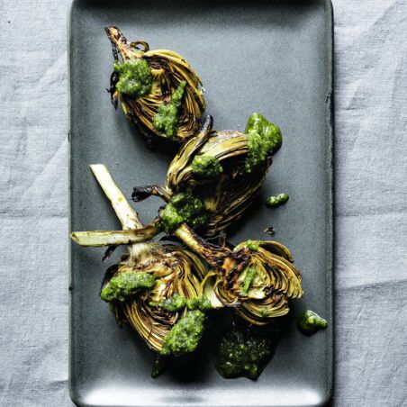 Gegrillte Artischocken mit Petersilien-Minze-Pesto Gegrillte Artischocken mit Petersilien-Minze-Pesto