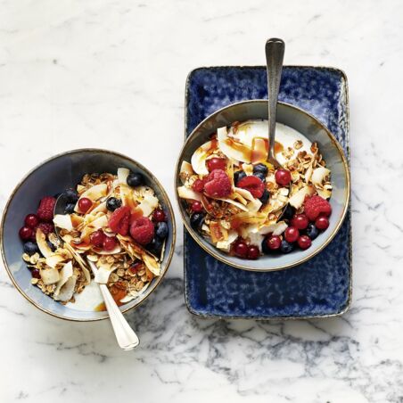 Beerenjoghurt mit Mehrkornflocken Beerenjoghurt mit Mehrkornflocken