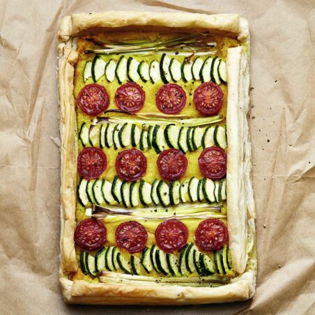 Blätterteigtarte mit Fava und Sommergemüse Blätterteigtarte mit Fava und Sommergemüse