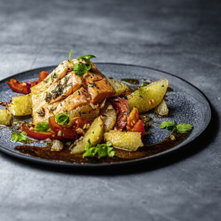 Lachs von der Planke mit Pomelo Lachs von der Planke mit Pomelo