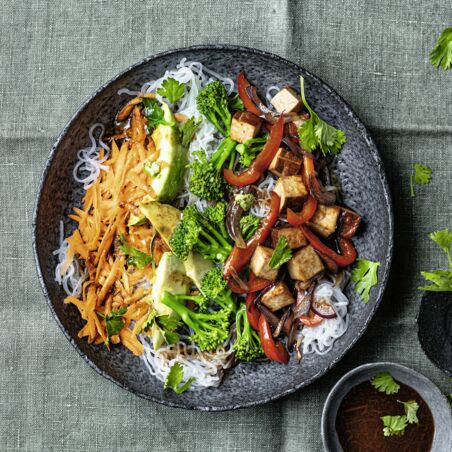 Rainbow-Bowl mit
Miso-Ingwer-Dressing Rainbow-Bowl mit
Miso-Ingwer-Dressing