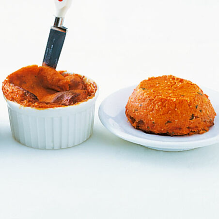 Tomatenflan mit Basilikumsauce Tomatenflan mit Basilikumsauce