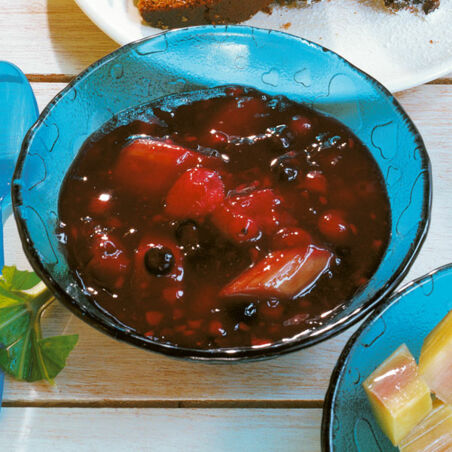 Rhabarber-Beeren-Grütze Rhabarber-Beeren-Grütze