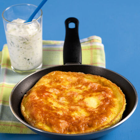 Omelett mit Krabben und Gurkendip Omelett mit Krabben und Gurkendip