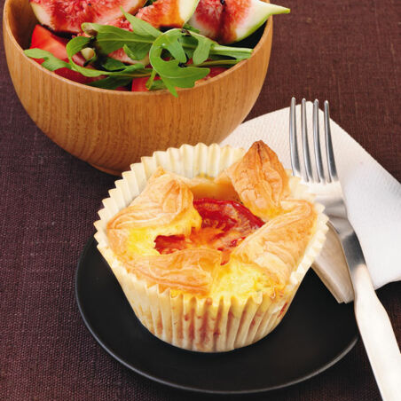 Blätterteig-Muffins mit Tomaten-Feigen-Salat