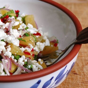Scharfer Ananas-Salat mit Feta Scharfer Ananas-Salat mit Feta