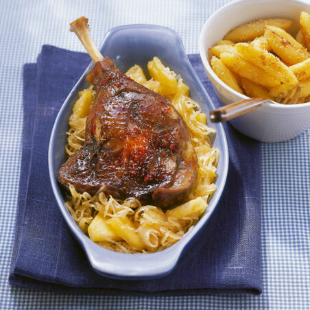 Gänsekeulen auf Ananas-Krautbett Gänsekeulen auf Ananas-Krautbett