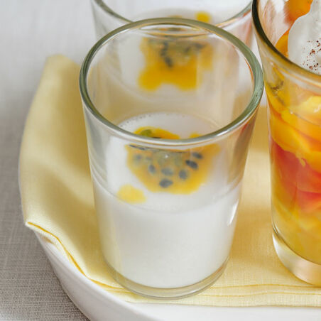 Kokos-Panna-cotta mit Maracujasauce Kokos-Panna-cotta mit Maracujasauce