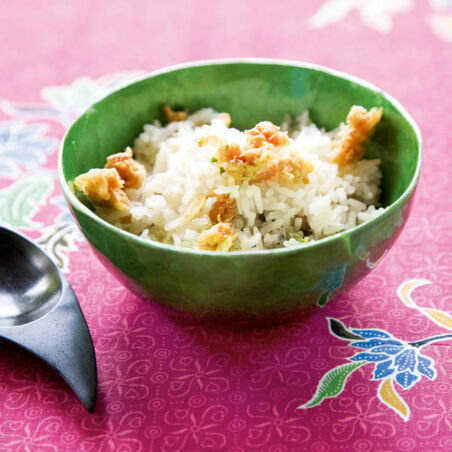 Gebratener Reis mit Knoblauch (Khao Pad Sai Gratiem)