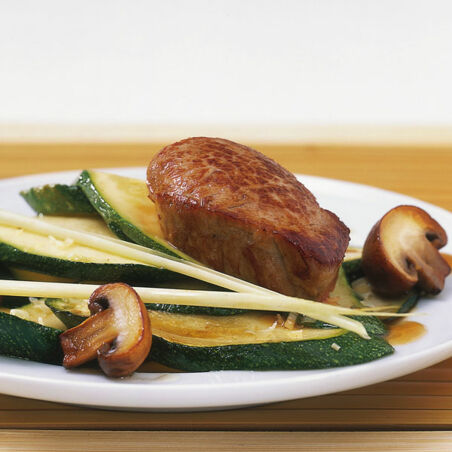 Schweinefilet mit geschmorten Zucchini Schweinefilet mit geschmorten Zucchini