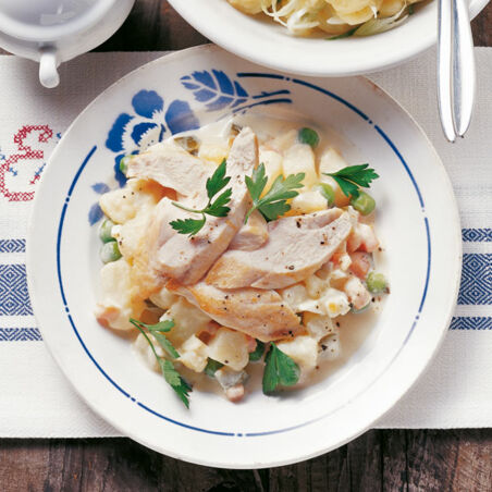 Bunter Kartoffelsalat mit Hähnchen Bunter Kartoffelsalat mit Hähnchen