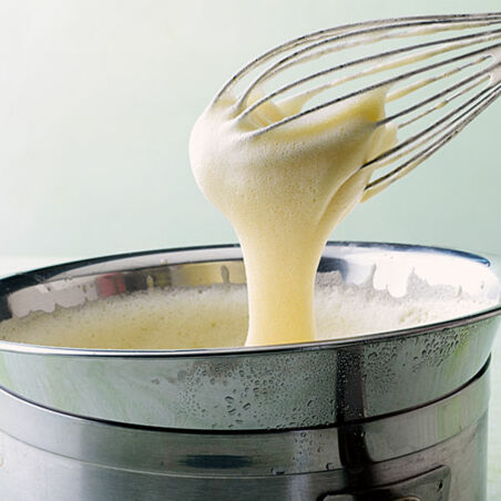 Biskuitwaffeln mit Pfirsich und Himbeersauce Biskuitwaffeln mit Pfirsich und Himbeersauce