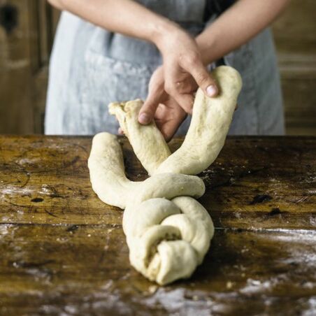 Hefezopf mit Zitronenmarzipan Hefezopf mit Zitronenmarzipan