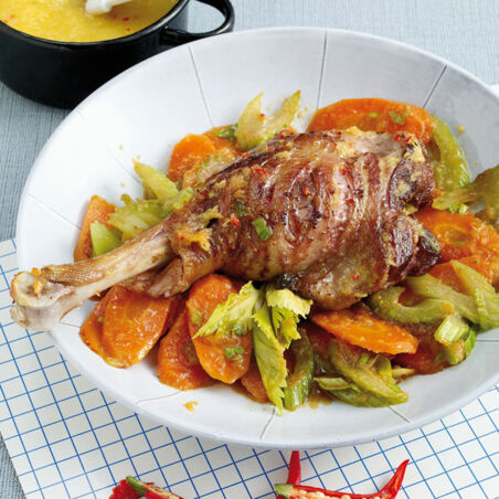 Gänsekeulen mit Ananas und Sellerie Gänsekeulen mit Ananas und Sellerie