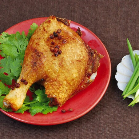 Gedämpfte und knusprig ausgebackene Ente Gedämpfte und knusprig ausgebackene Ente