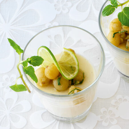 Leichte Panna cotta mit Stachelbeerkompott Leichte Panna cotta mit Stachelbeerkompott