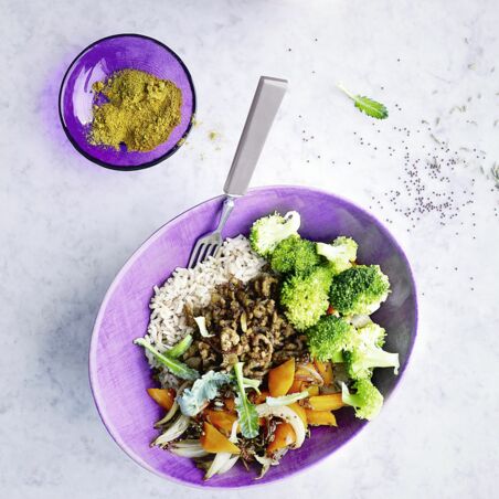 Curry-Hack-Bowl mit Möhren-Relish Curry-Hack-Bowl mit Möhren-Relish