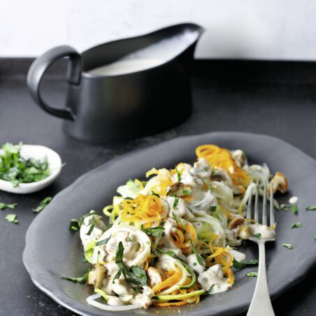 Gemüsespaghetti mit Champignonsauce