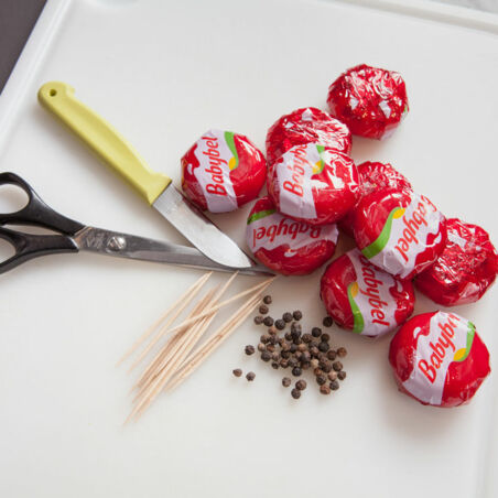 Marienkäfer aus Babybel Step 1 Marienkäfer aus Babybel Step 1