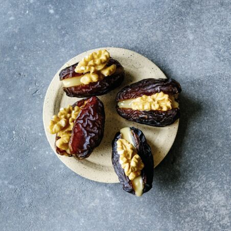 Medjool-Datteln mit Mandelmus Medjool-Datteln mit Mandelmus