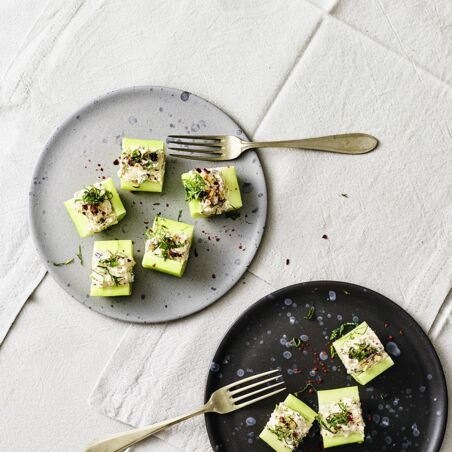 Gurkenhappen mit Ziegenkäse Gurkenhappen mit Ziegenkäse