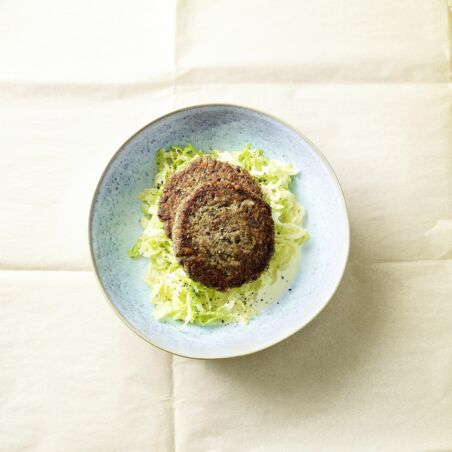 Champignon-Bratlinge auf Rahm-Wirsing Champignon-Bratlinge auf Rahm-Wirsing