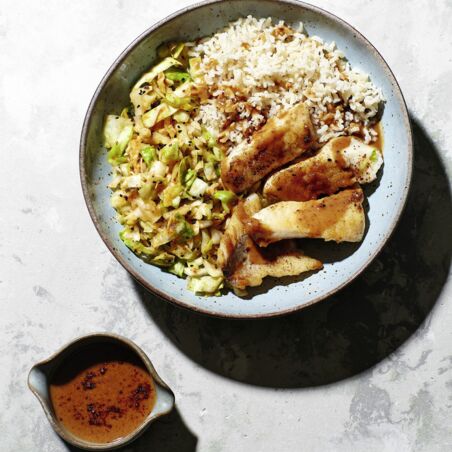 Rotbarsch mit Erdnuss-Sauce und Blitz-Kimchi Rotbarsch mit Erdnuss-Sauce und Blitz-Kimchi