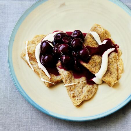 Crêpes mit heißen Kirschen Crêpes mit heißen Kirschen