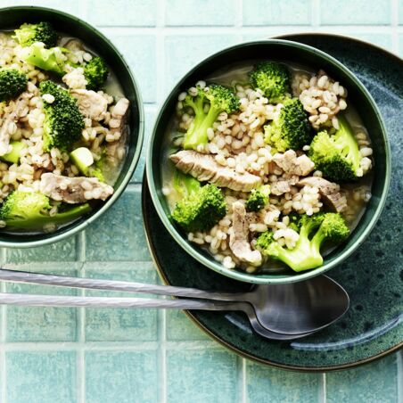 Brokkoli-Gersten-eintopf mit Fleisch Brokkoli-Gersten-eintopf mit Fleisch