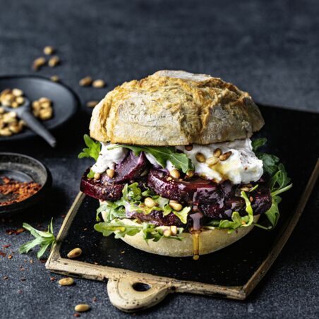 Ratzfatz-Burger mit Roter Bete und Burrata Ratzfatz-Burger mit Roter Bete und Burrata