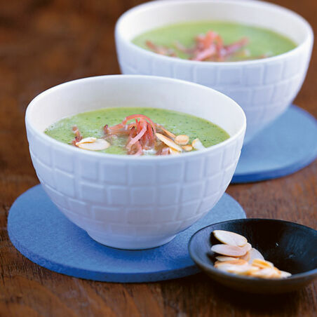 Kalte Zucchinisuppe mit Schinken Kalte Zucchinisuppe mit Schinken